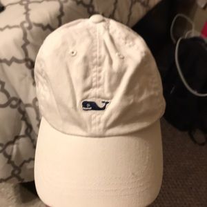 White vineyard vines hat